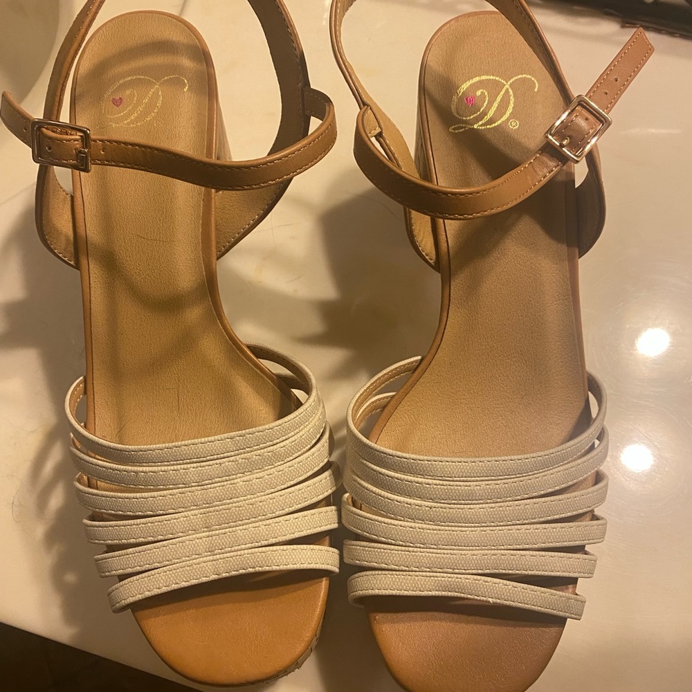 Tan chunky heel open toe shoes